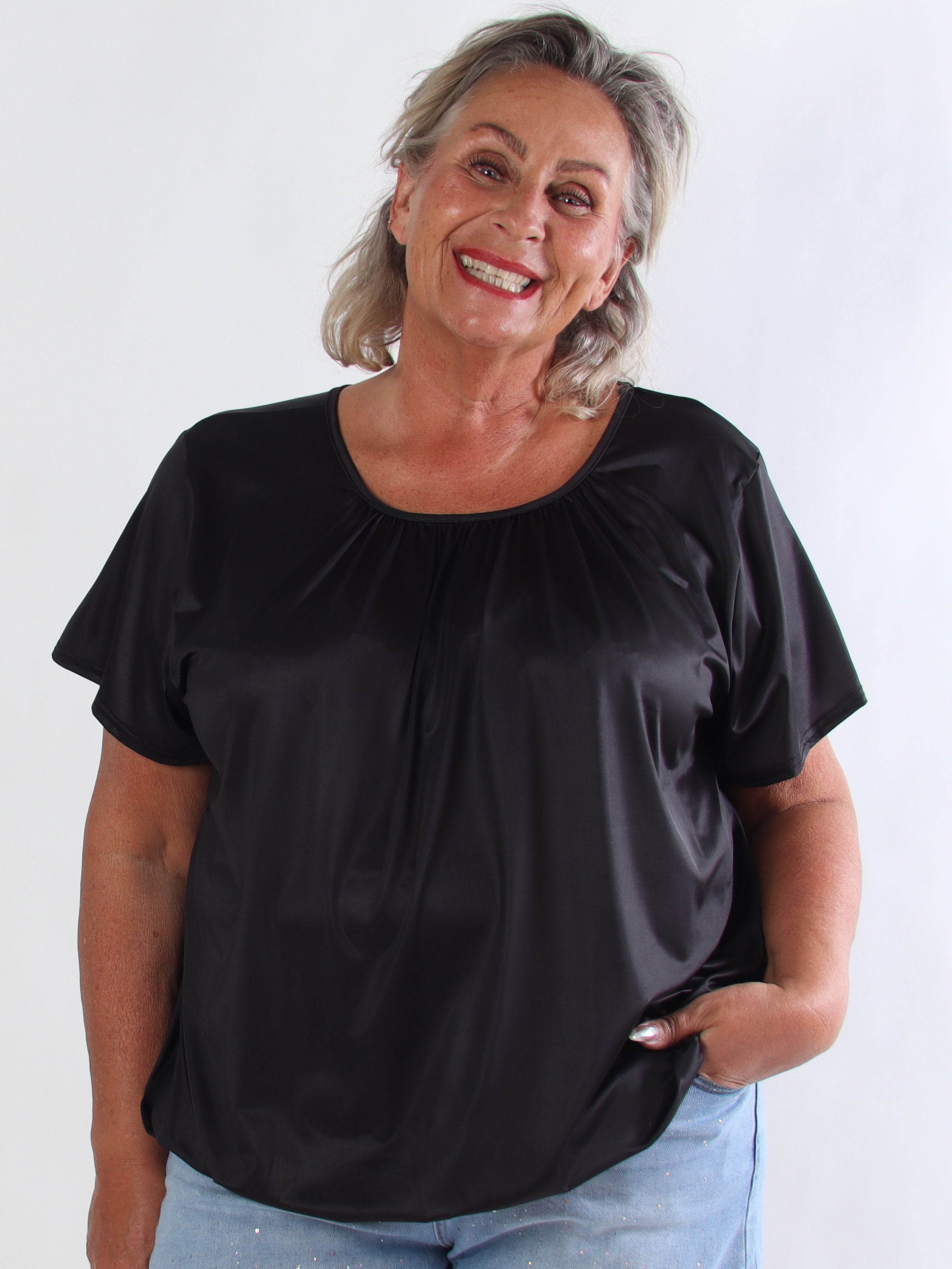Miracle Plain - Skønneste plus size t-shirt i plain farve med elastik for enden